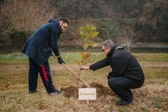 Dvadeset-sadnica-crvenog-hrasta-krasi-deo-Vlasine-udruženje-Sevap-planira-letnjikovac-i-novi-prostor-3