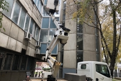 Sove-u-Sremskoj-Mitrovici-bezbedne-postavljene-nalepnice-zbog-refleksije-svetlosti-okolnih-zgrada-1